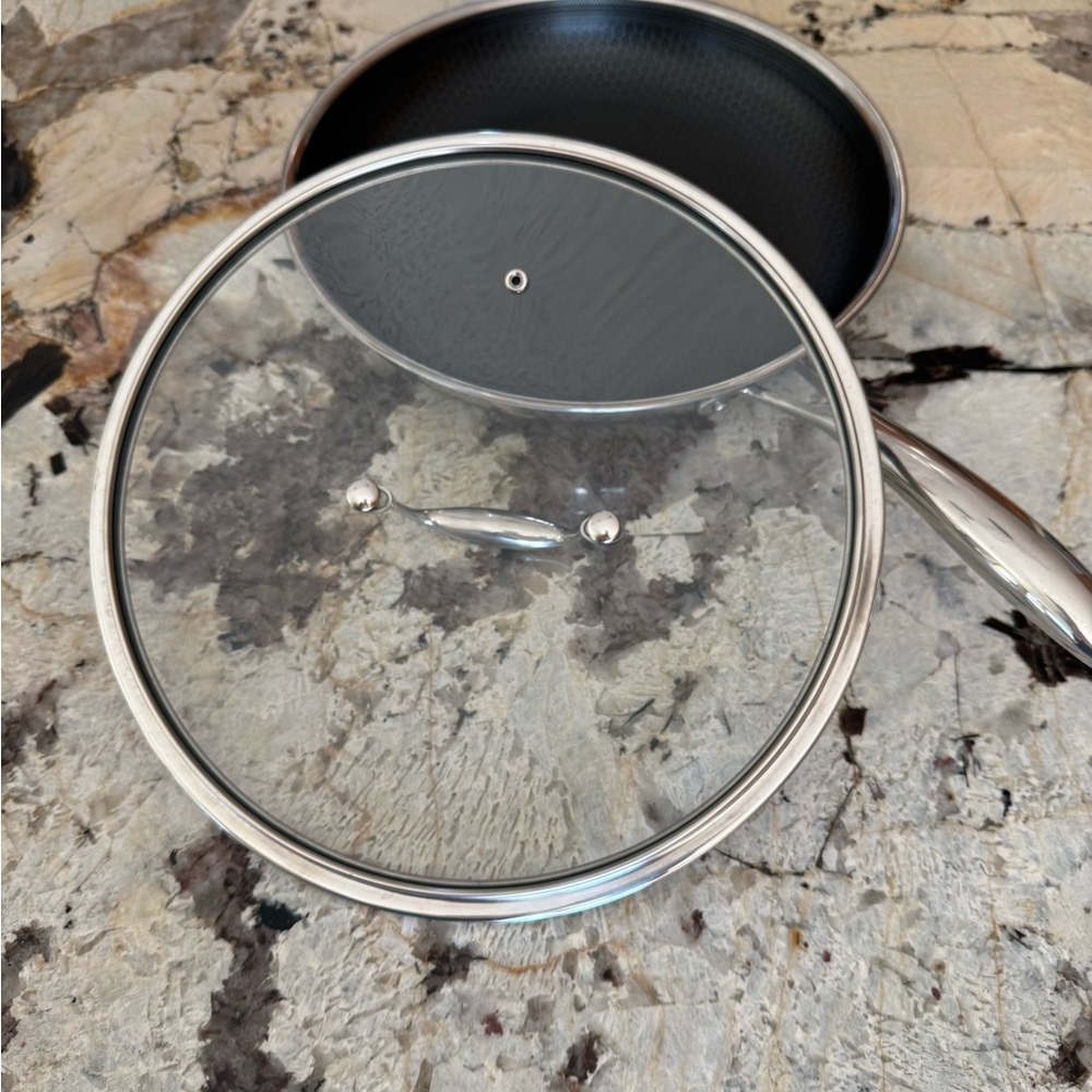 Hexclad 12” Hybrid Fry Pan with Lid - Picture 6 of 7